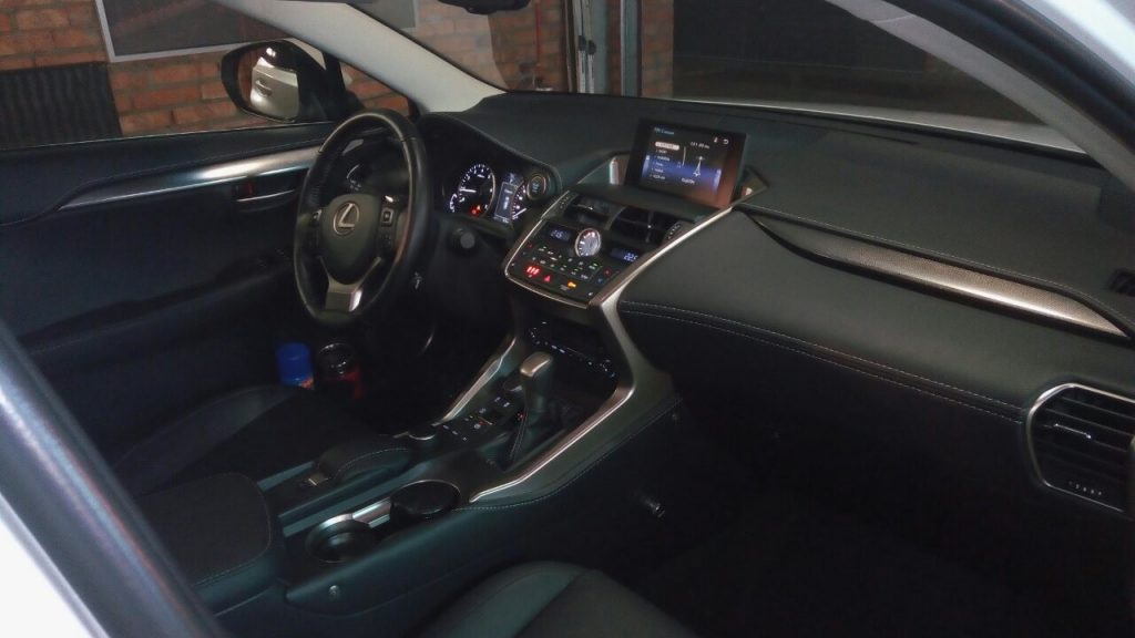 Автомобиль Лексус NX