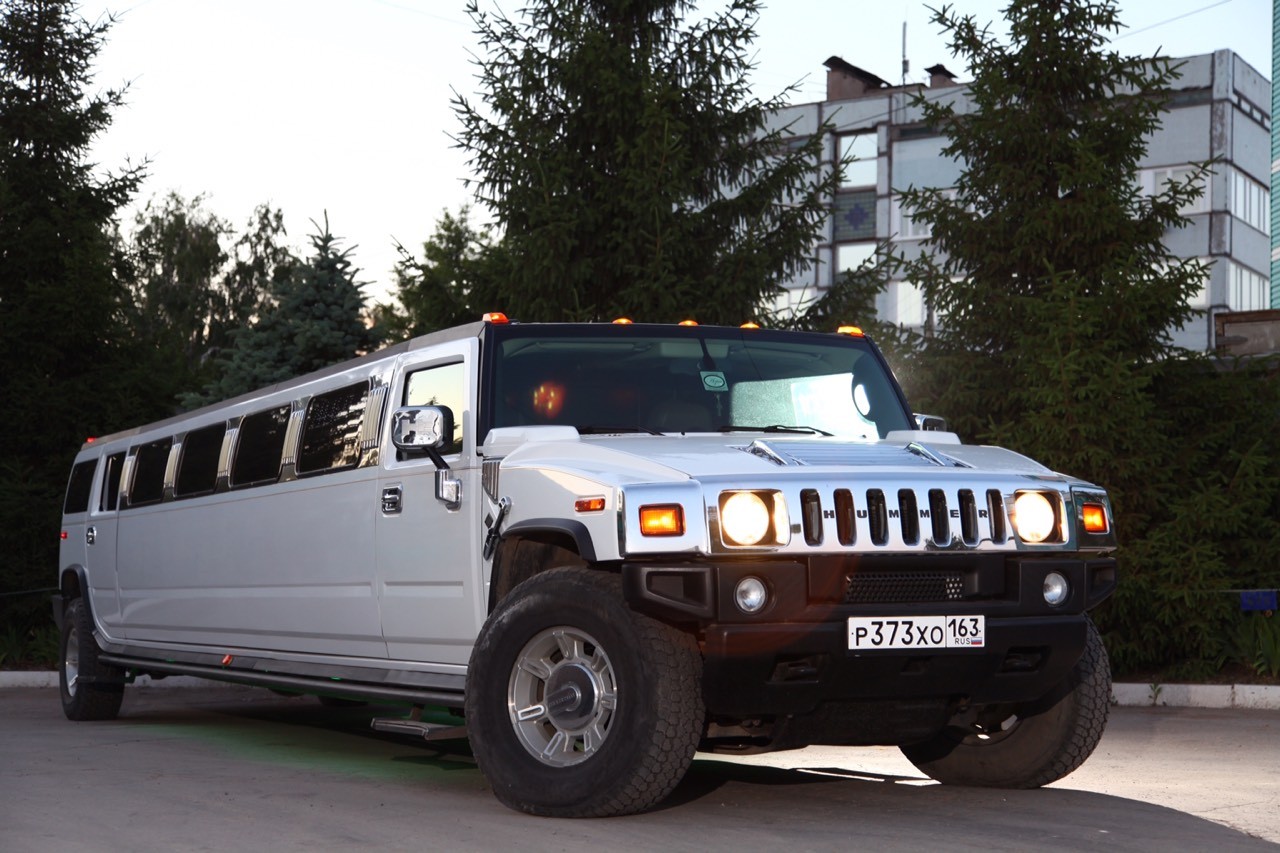 Аренда и заказ белого лимузина Хаммер H2 (Hummer) на 22 места в Самаре